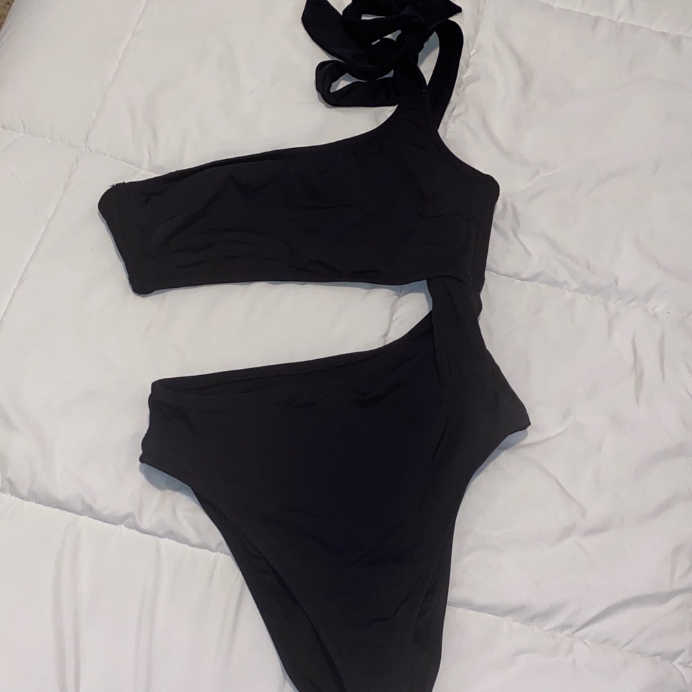 Black One-Shoulder Women Swimwear
